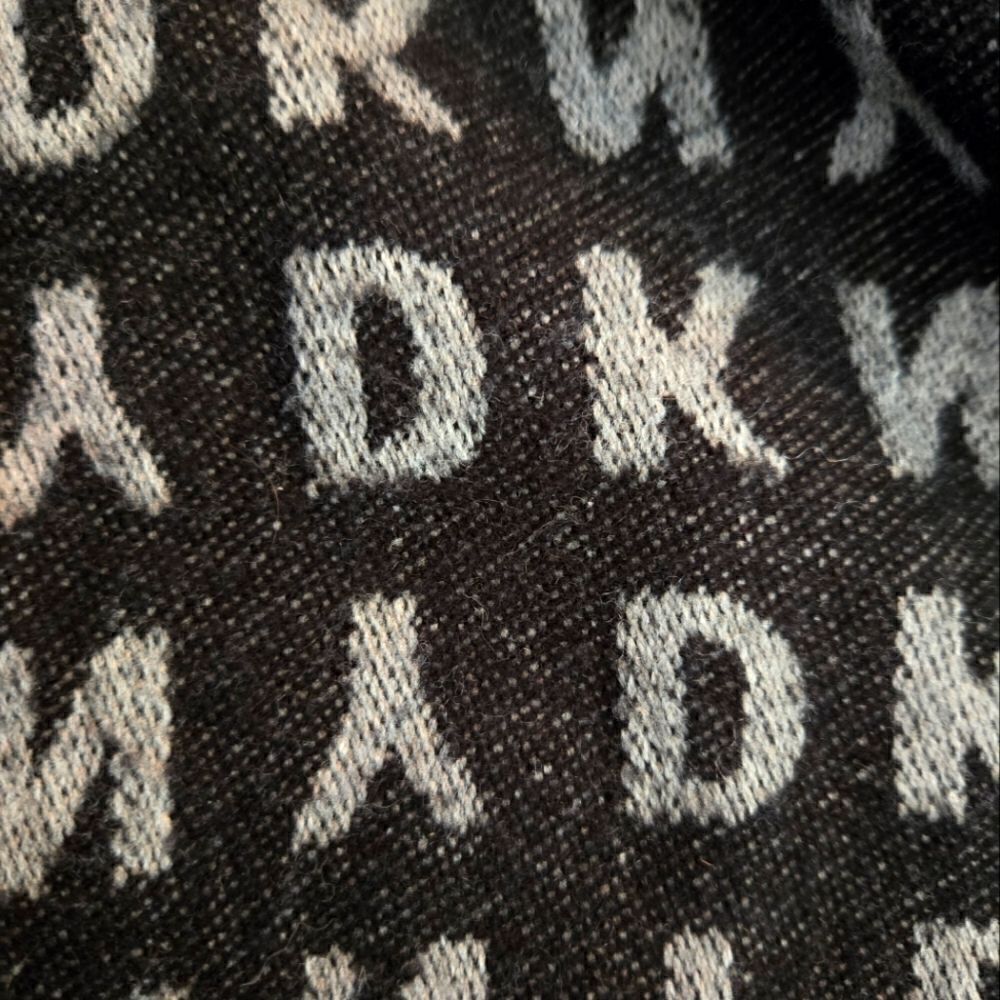EC DKNY SIGNATURE SCARF - Picture 3 of 4